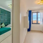Elegant Semi-detached With Sea Views In Appartement *