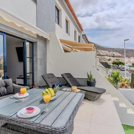 Elegant Semi-detached With Sea Views In Costa Adeje (Tenerife)