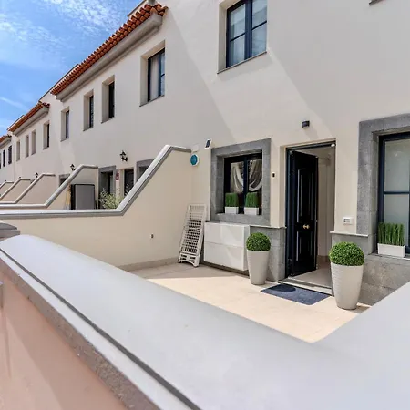 Elegant Semi-detached With Sea Views In Apartamento Costa Adeje (Tenerife)
