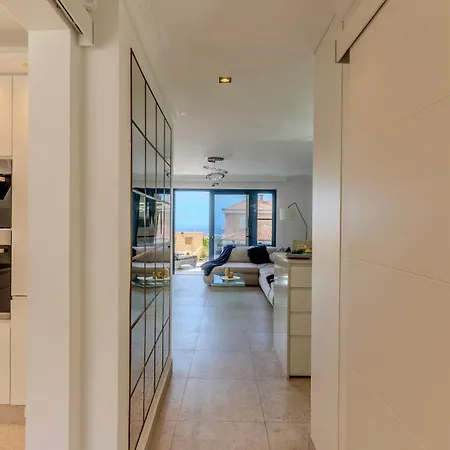 Elegant Semi-detached With Sea Views In Apartamento