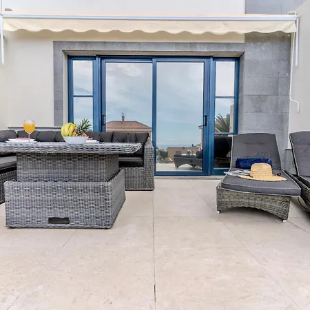 Appartement Elegant Semi-detached With Sea Views In *