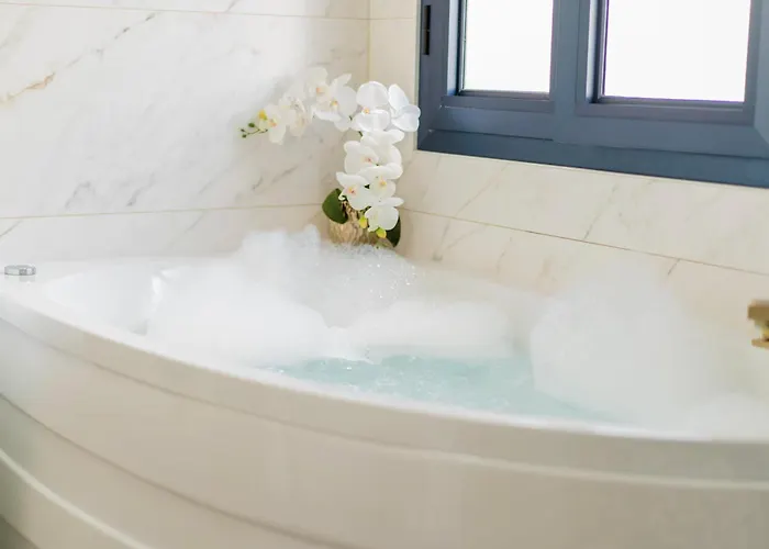 Charming Semi- Detached In Mirador Del Duque