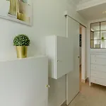 Elegant Semi-detached With Sea Views In Lägenhet *