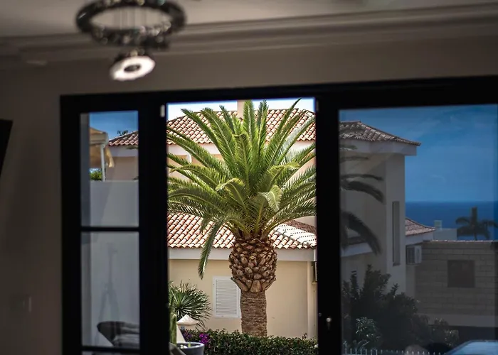 Charming Semi- Detached In Mirador Del Duque *