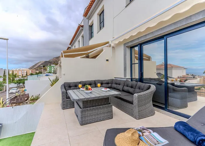Elegant Semi-detached With Sea Views In * أذيخي