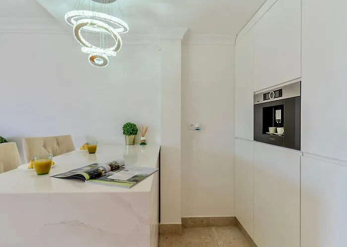 Elegant Semi-detached With Sea Views In * أذيخي