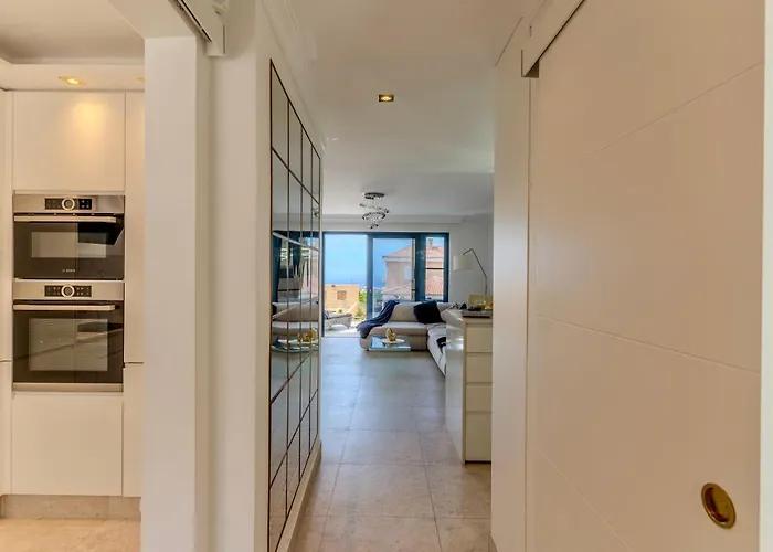 Charming Semi- Detached In Mirador Del Duque Apartament