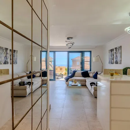 Elegant Semi-detached With Sea Views In Апартаменты Адехе