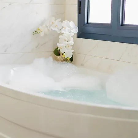 Charming Semi- Detached In Mirador Del Duque